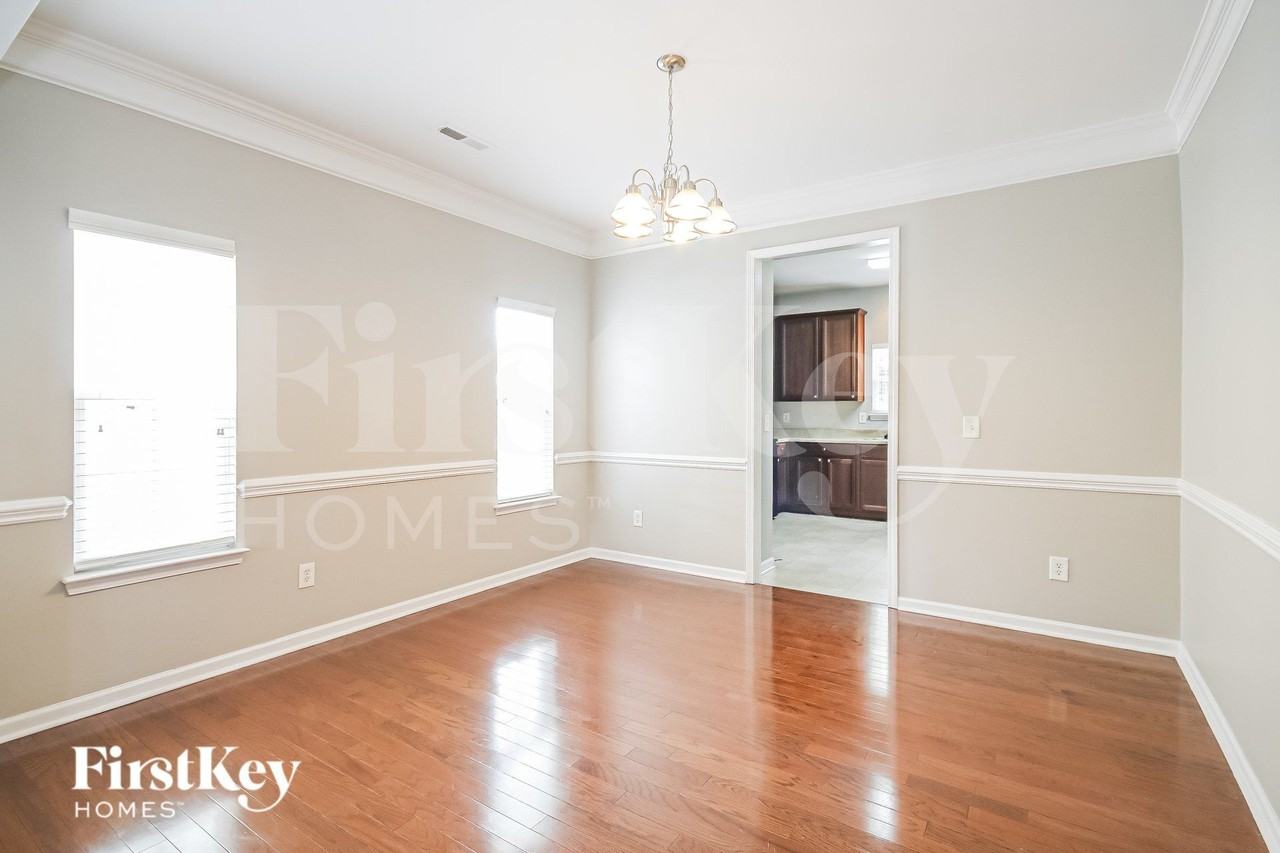 9613 Rothman Ln - Photo 4 of 15