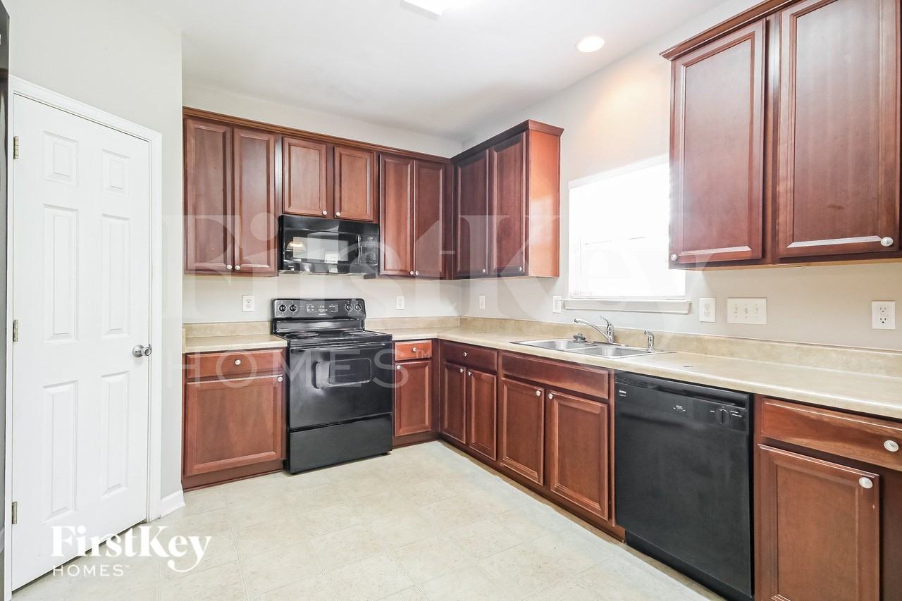 9613 Rothman Ln - Photo 5 of 15