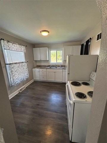 9047 Davison Rd - Photo 3 of 11