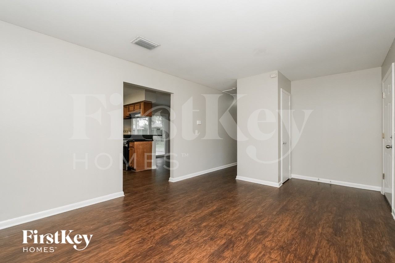 9331 Forest Hills Dr - Photo 2 of 17