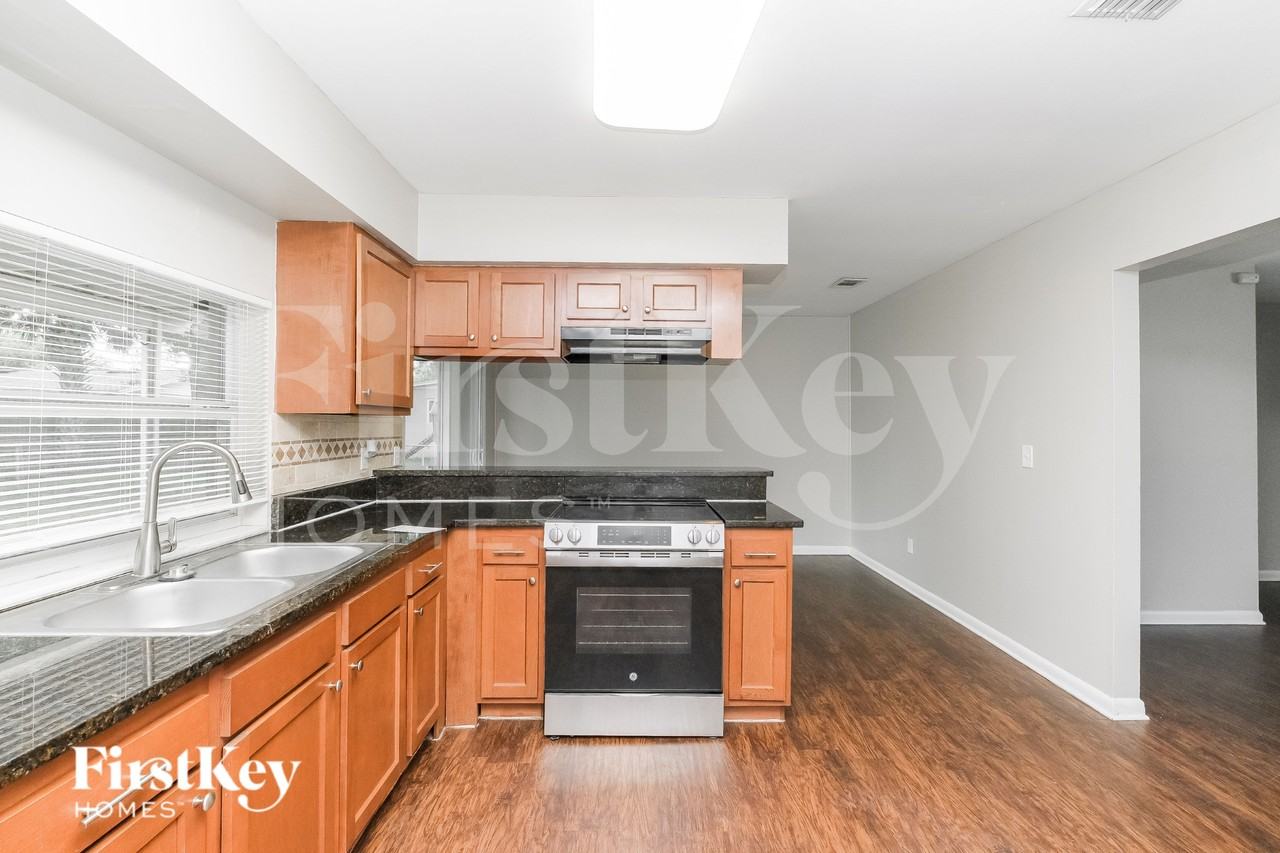 9331 Forest Hills Dr - Photo 5 of 17