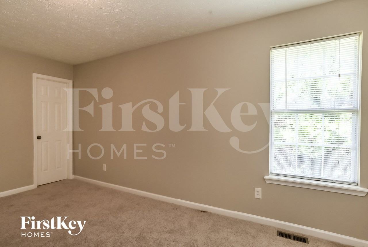 88 Ravenwood Ln - Photo 2 of 15