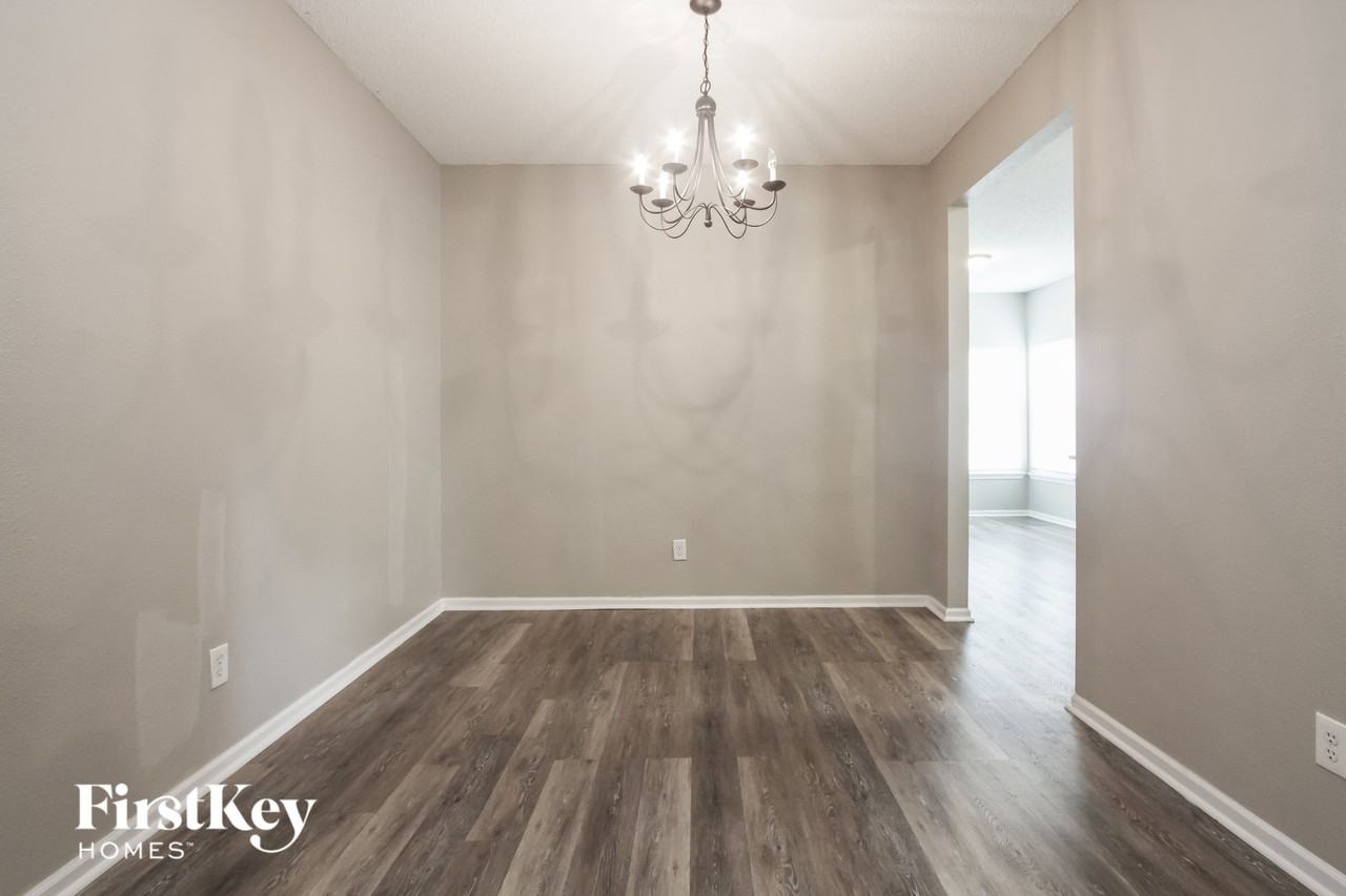 8119 Corktree Dr - Photo 3 of 15