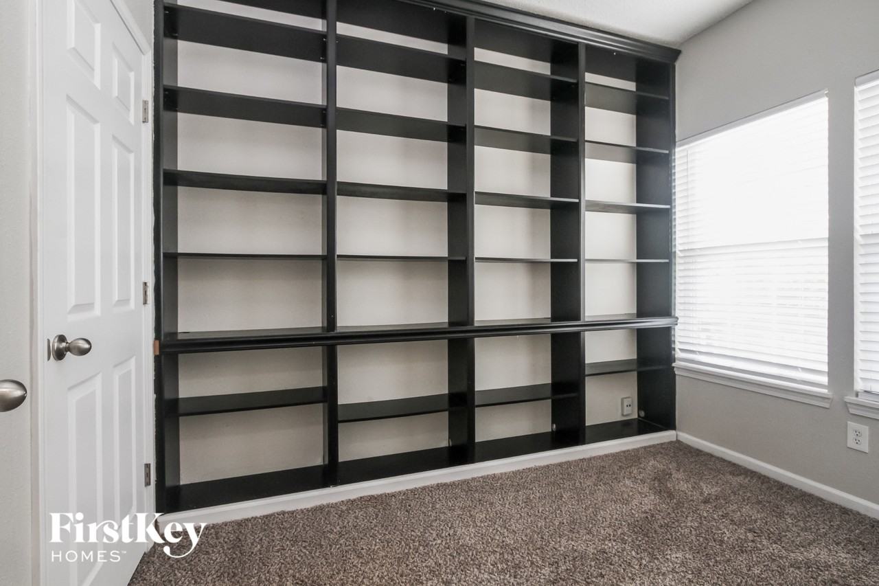8119 Corktree Dr - Photo 6 of 15