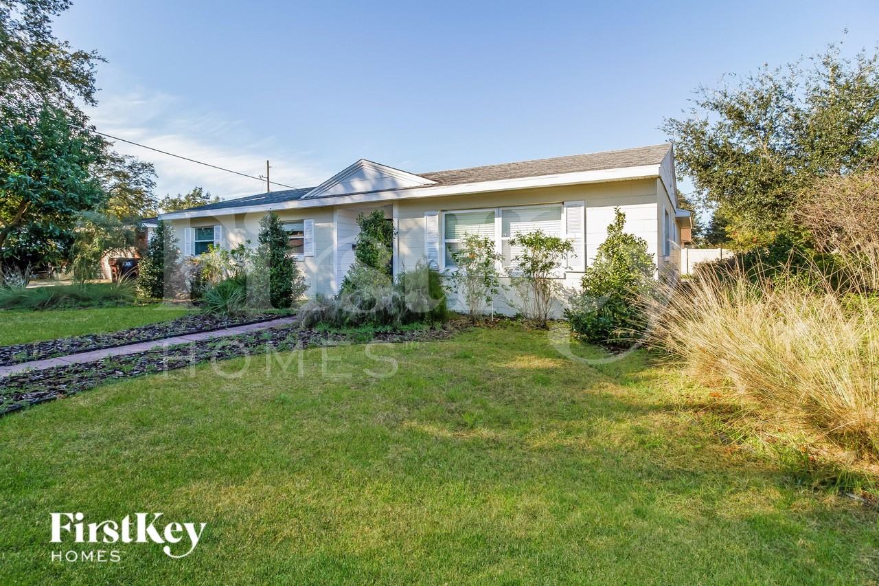 802 Morocco Ave - Photo 2 of 19
