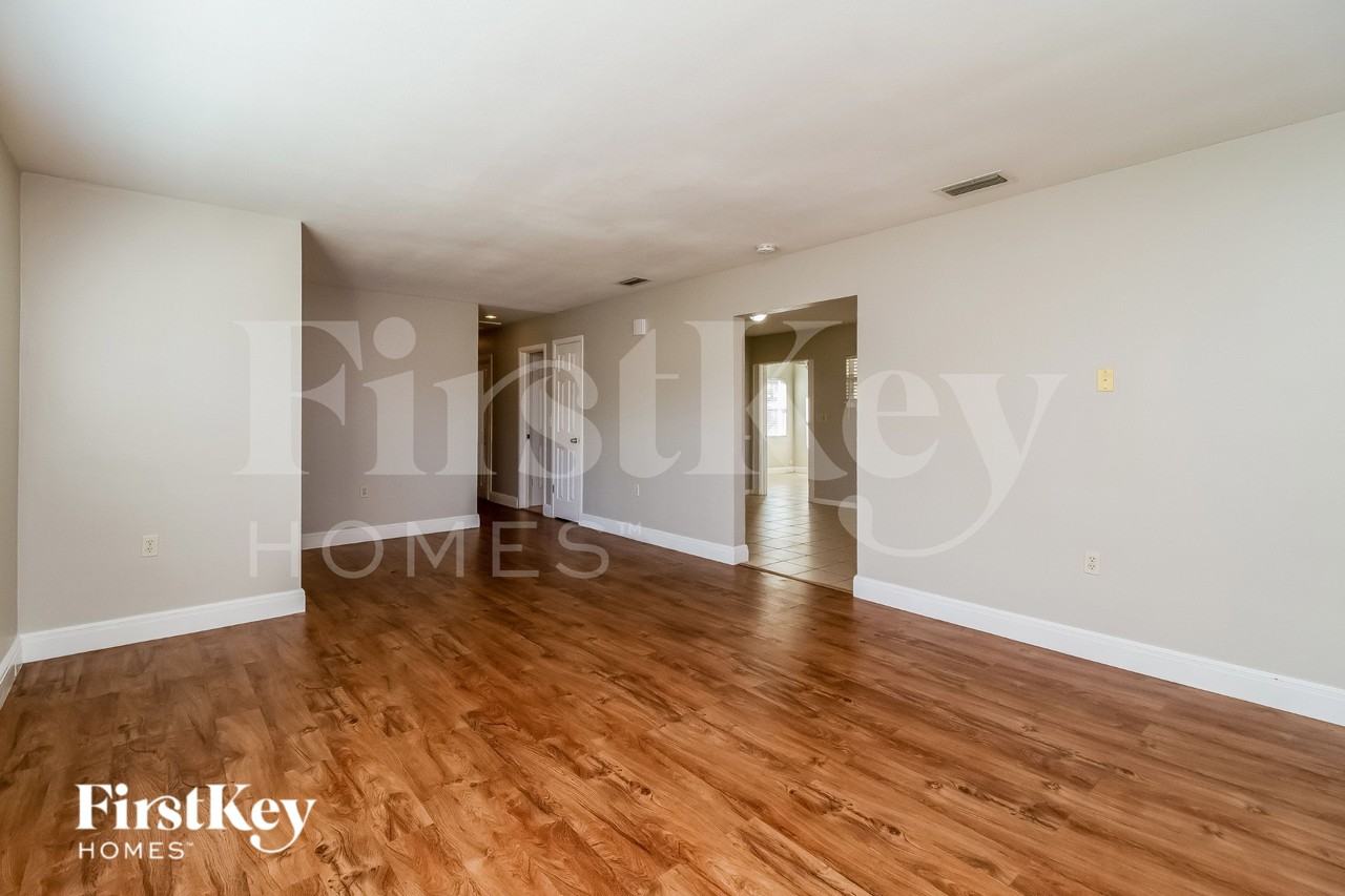802 Morocco Ave - Photo 6 of 19