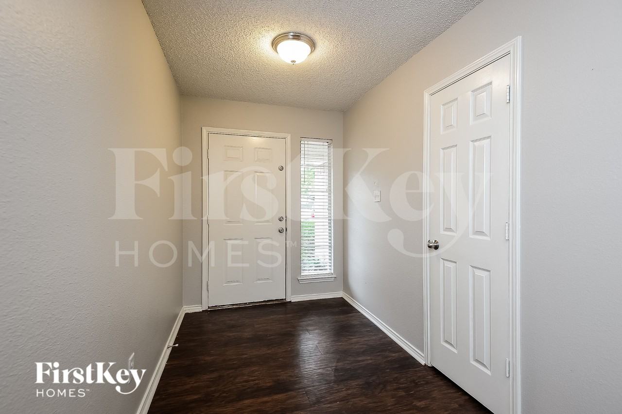 7956 Clear Brook Cir - Photo 2 of 19