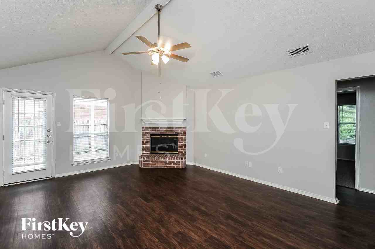 7956 Clear Brook Cir - Photo 3 of 19