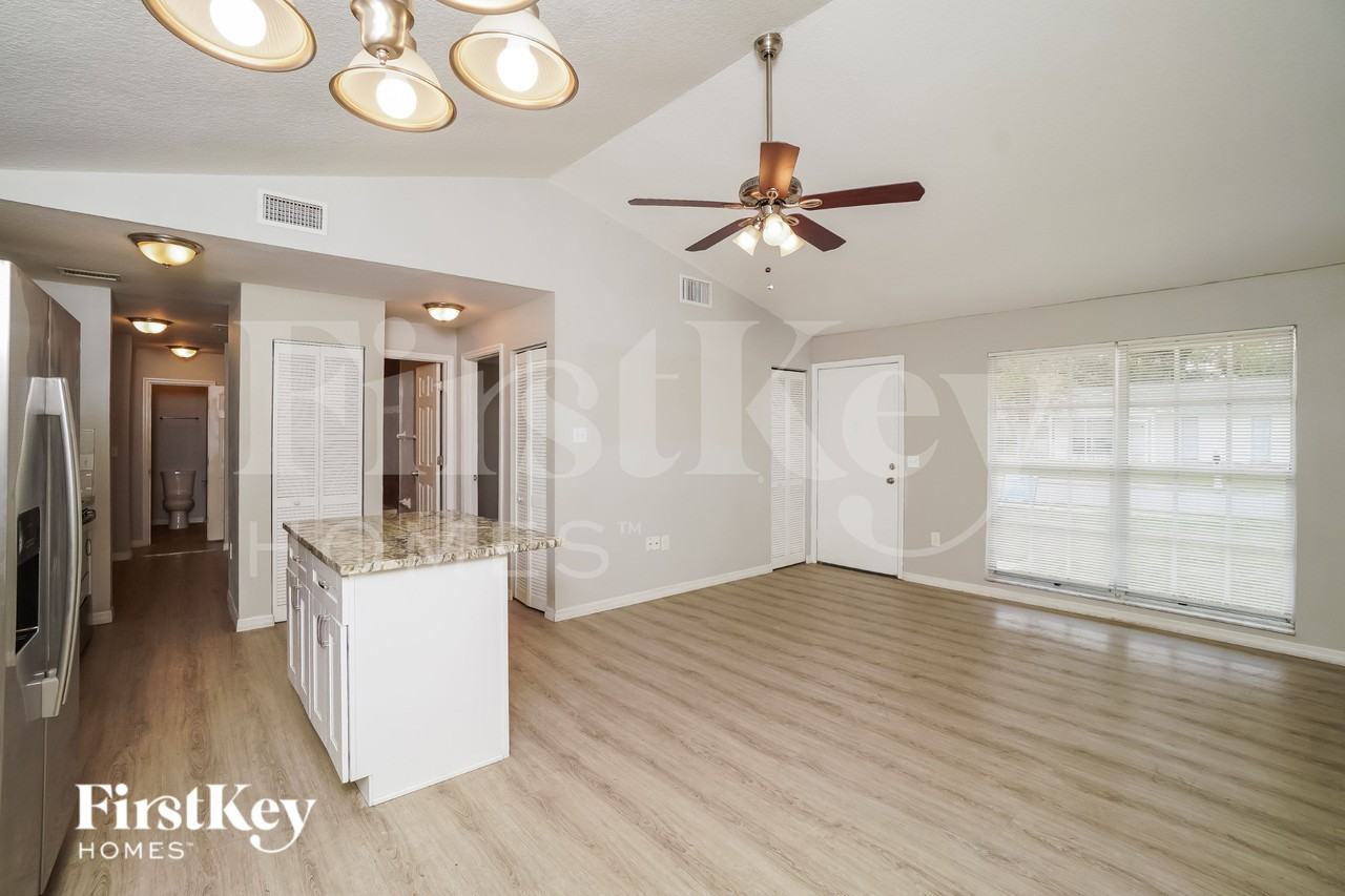 6841 Willits Ave - Photo 4 of 19