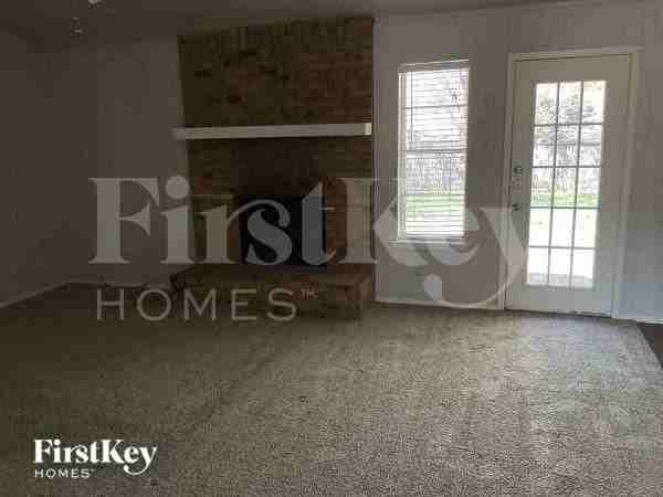 6481 Whitehurst Dr - Photo 3 of 10