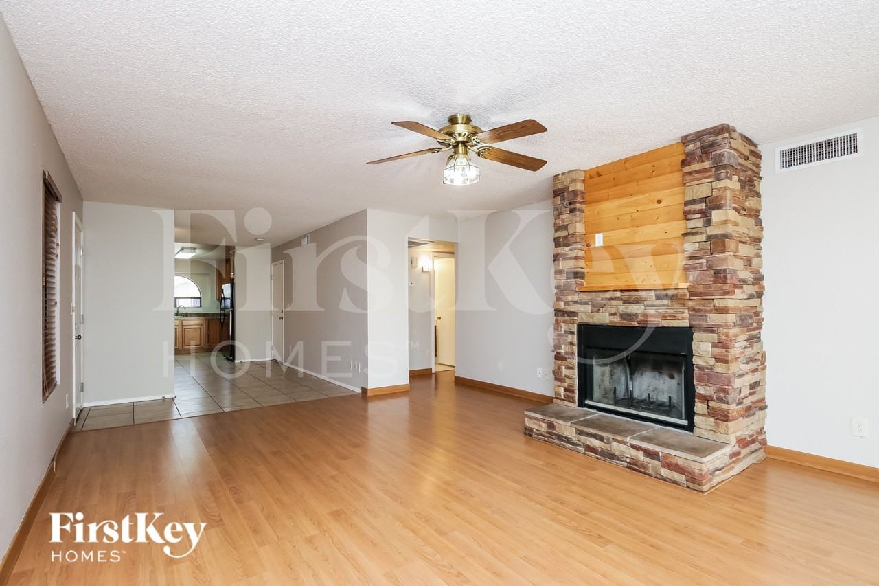 6410 W Townley Ave - Photo 4 of 18