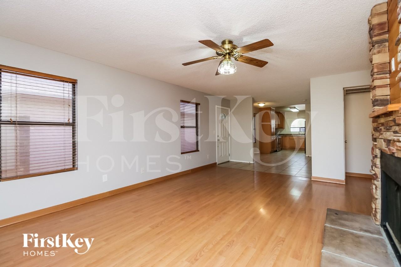 6410 W Townley Ave - Photo 5 of 18