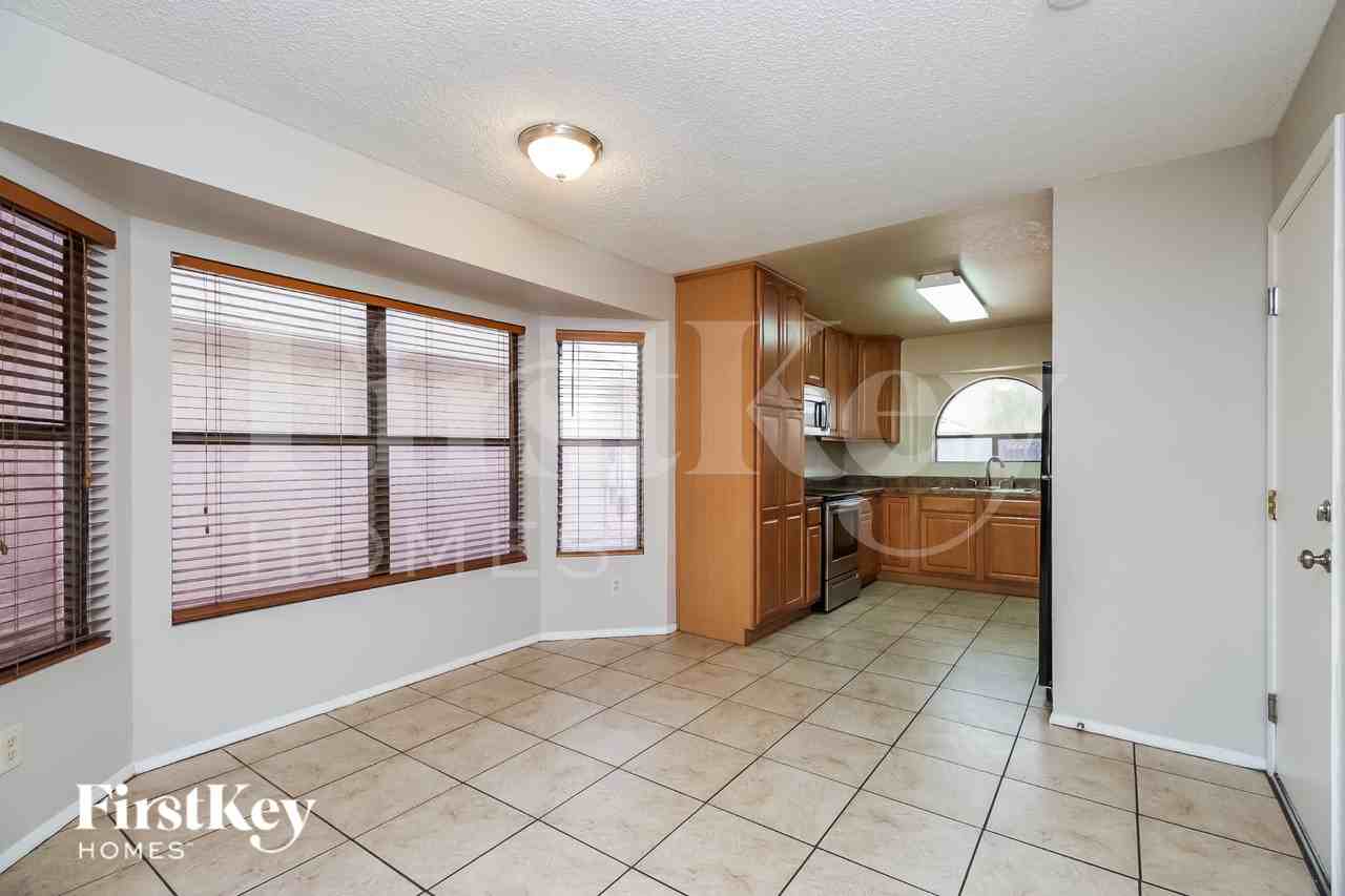 6410 W Townley Ave - Photo 6 of 18