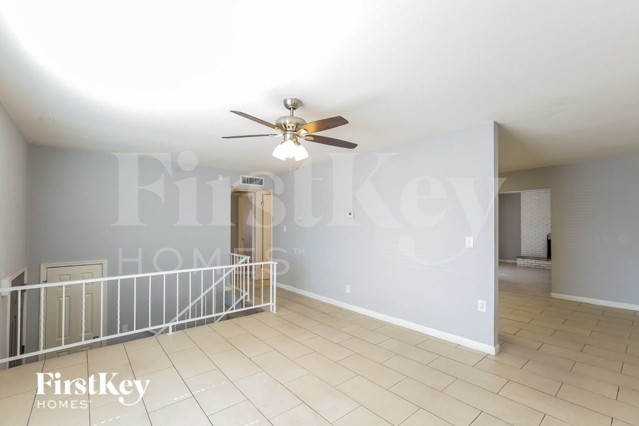 6008 S 45th Pl - Photo 3 of 18