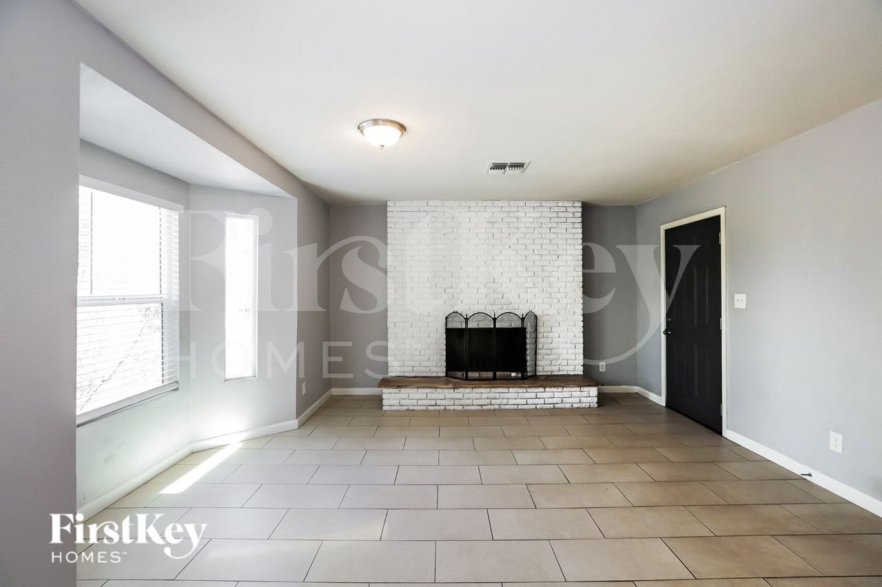 6008 S 45th Pl - Photo 5 of 18