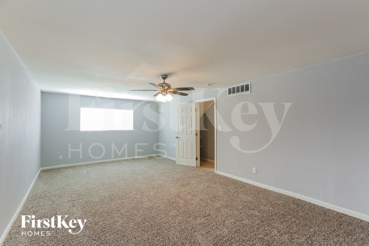 6008 S 45th Pl - Photo 7 of 18