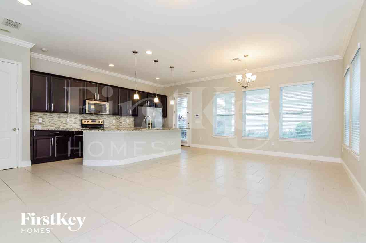 5948 Village Center Dr - Photo 3 of 18