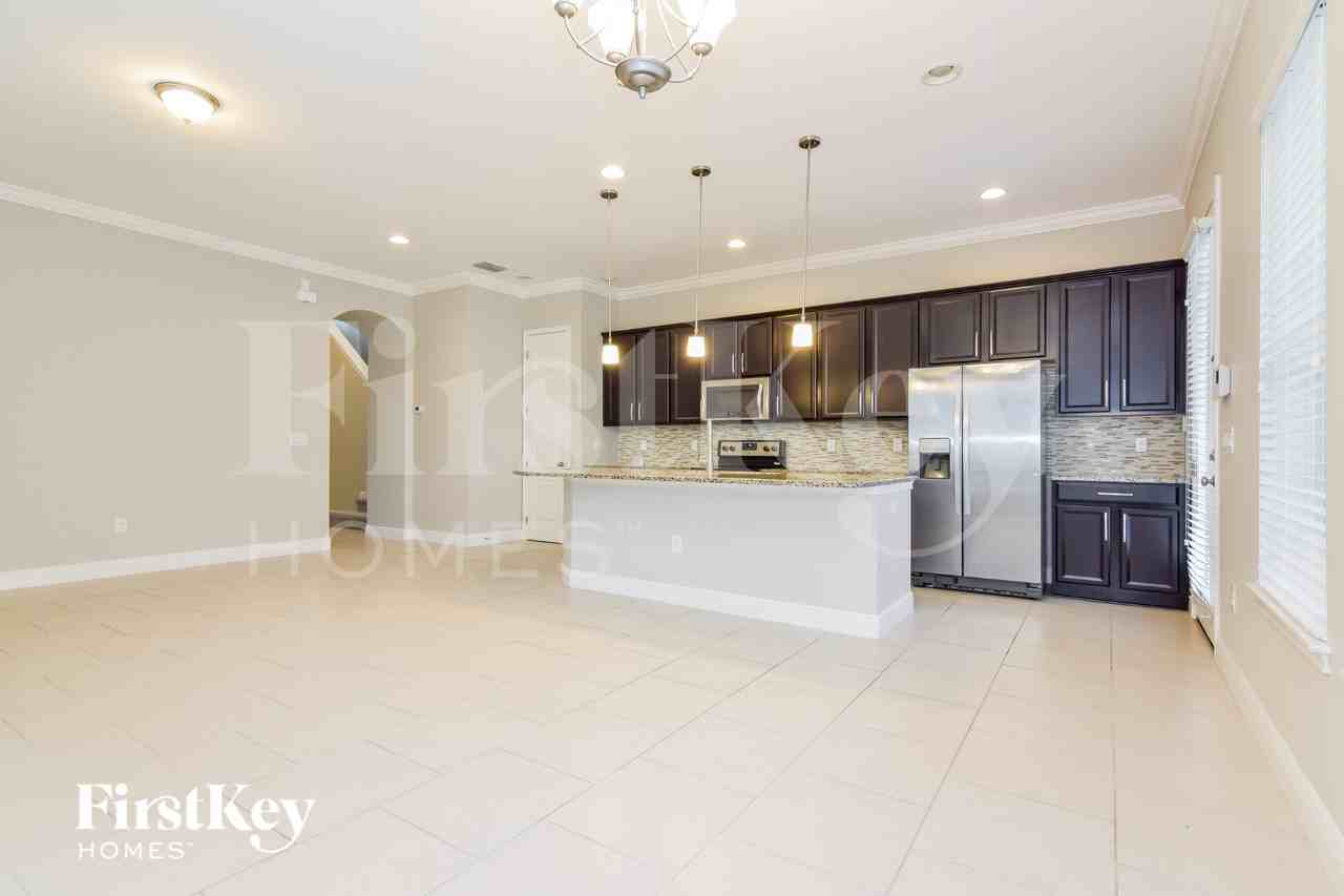 5948 Village Center Dr - Photo 5 of 18