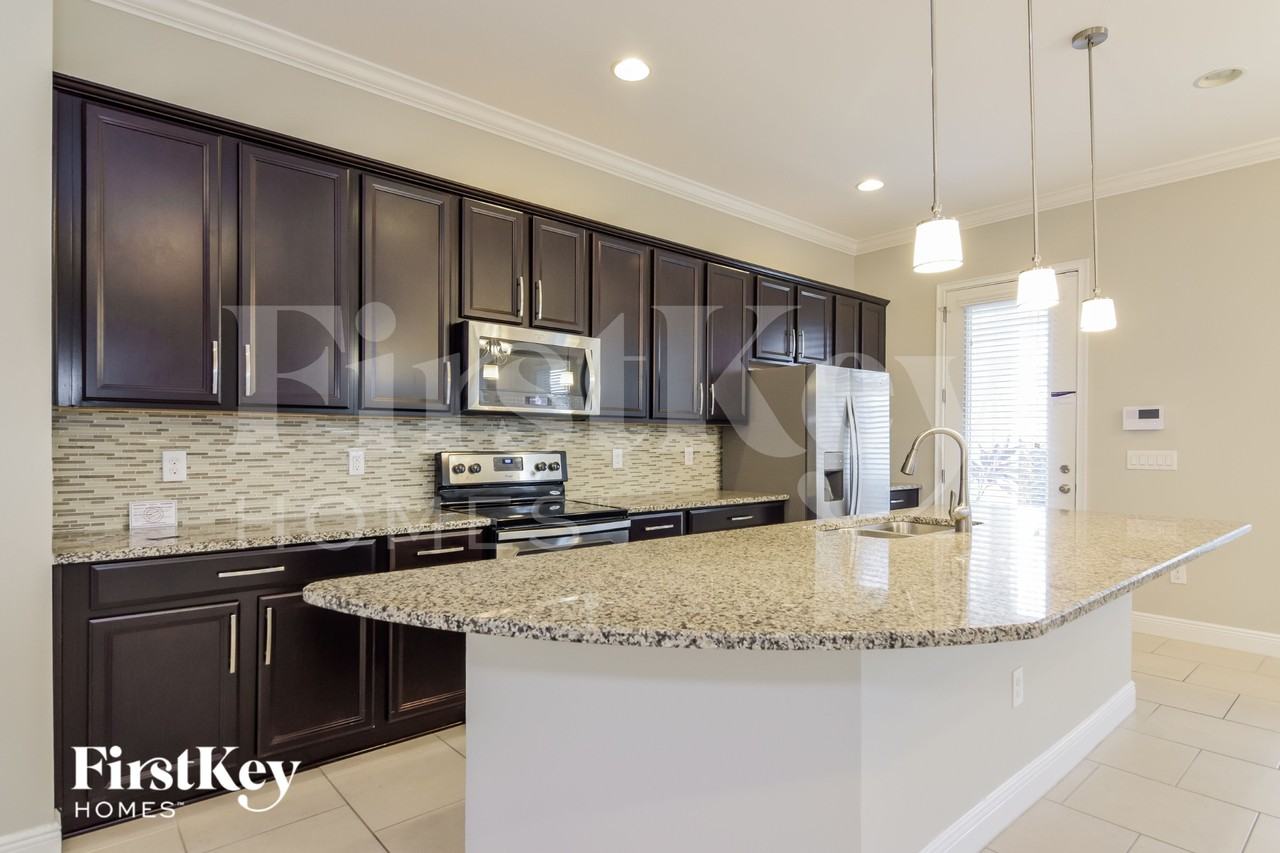 5948 Village Center Dr - Photo 6 of 18