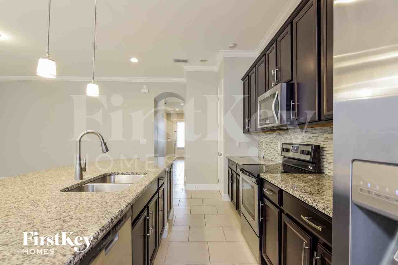 5948 Village Center Dr - Photo 7 of 18