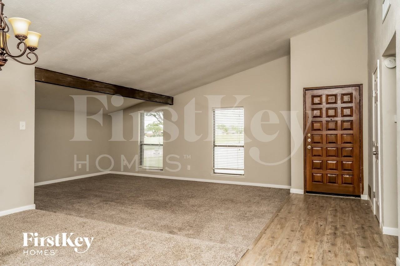5276 Sherman Dr - Photo 2 of 15
