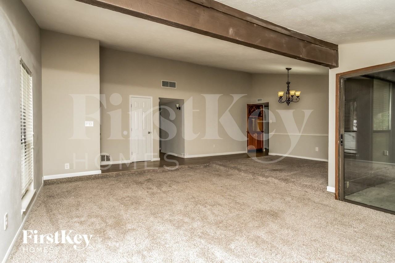 5276 Sherman Dr - Photo 3 of 15