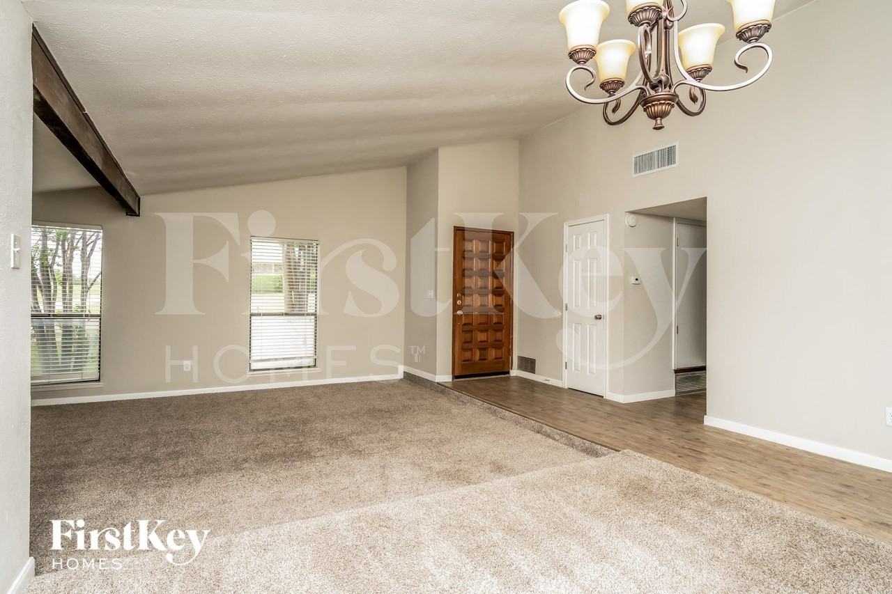 5276 Sherman Dr - Photo 4 of 15