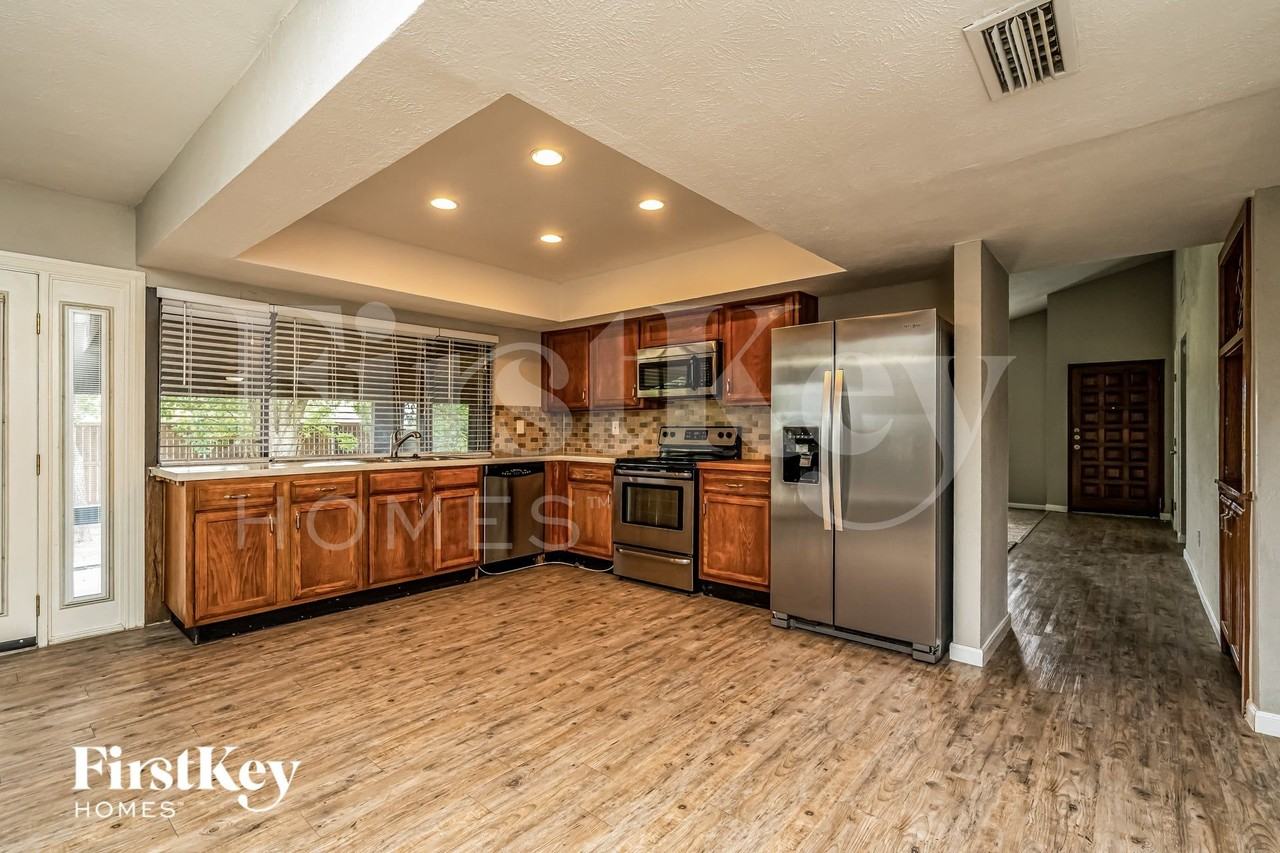 5276 Sherman Dr - Photo 5 of 15