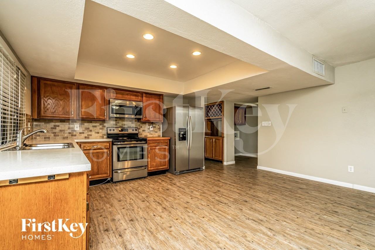 5276 Sherman Dr - Photo 6 of 15