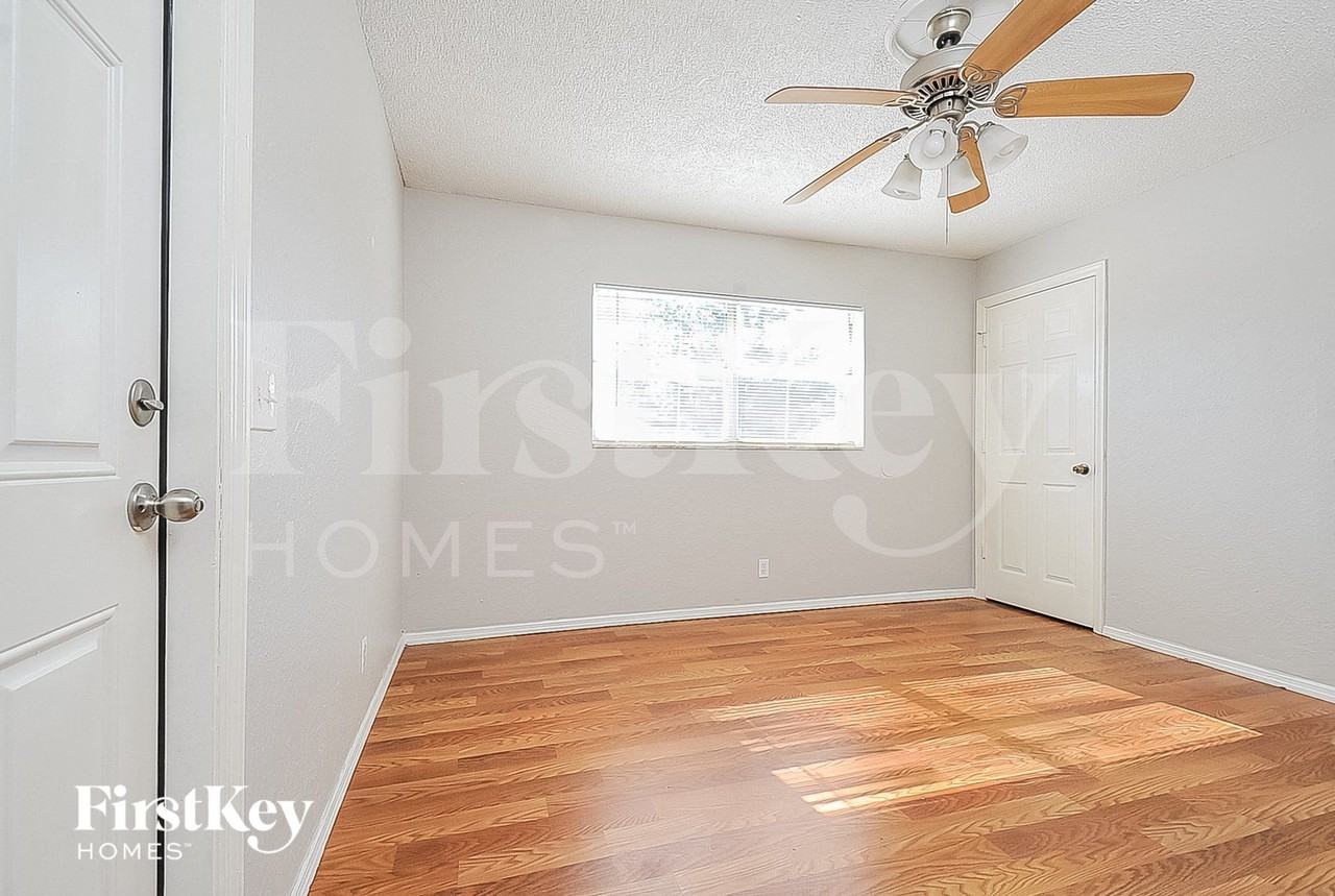4402 S Lanier Dr - Photo 6 of 15