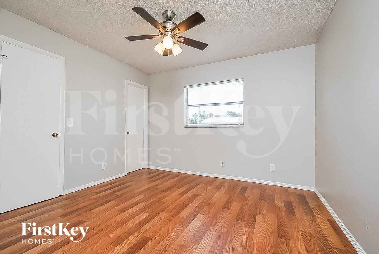 4402 S Lanier Dr - Photo 7 of 15