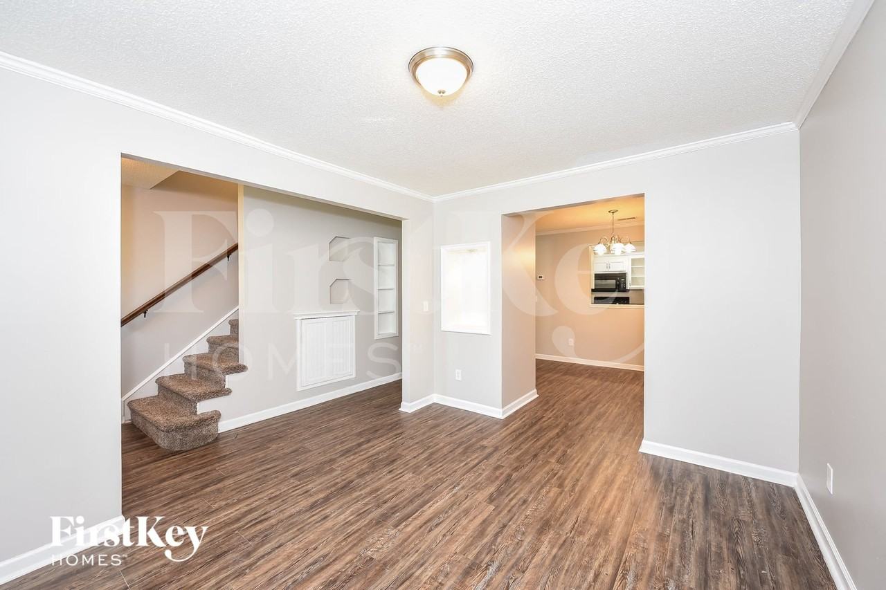 423 Aberdeen Circle Cir - Photo 3 of 15