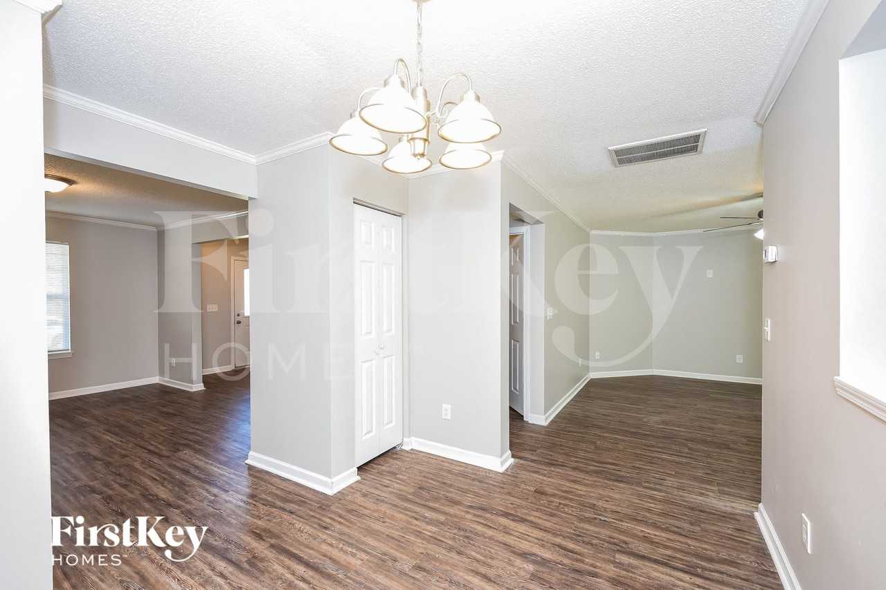 423 Aberdeen Circle Cir - Photo 5 of 15
