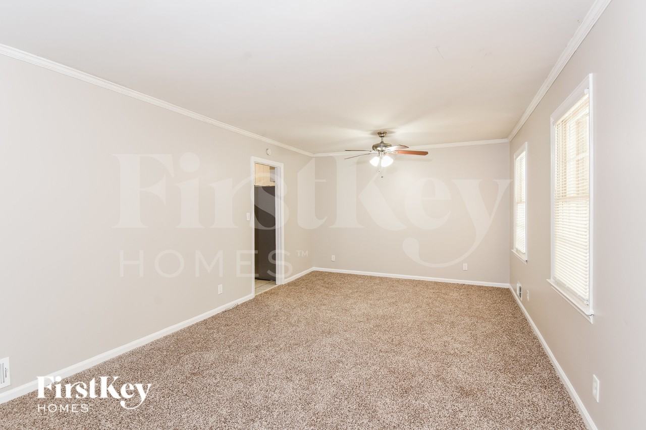 3605 Las Olas Dr - Photo 4 of 18