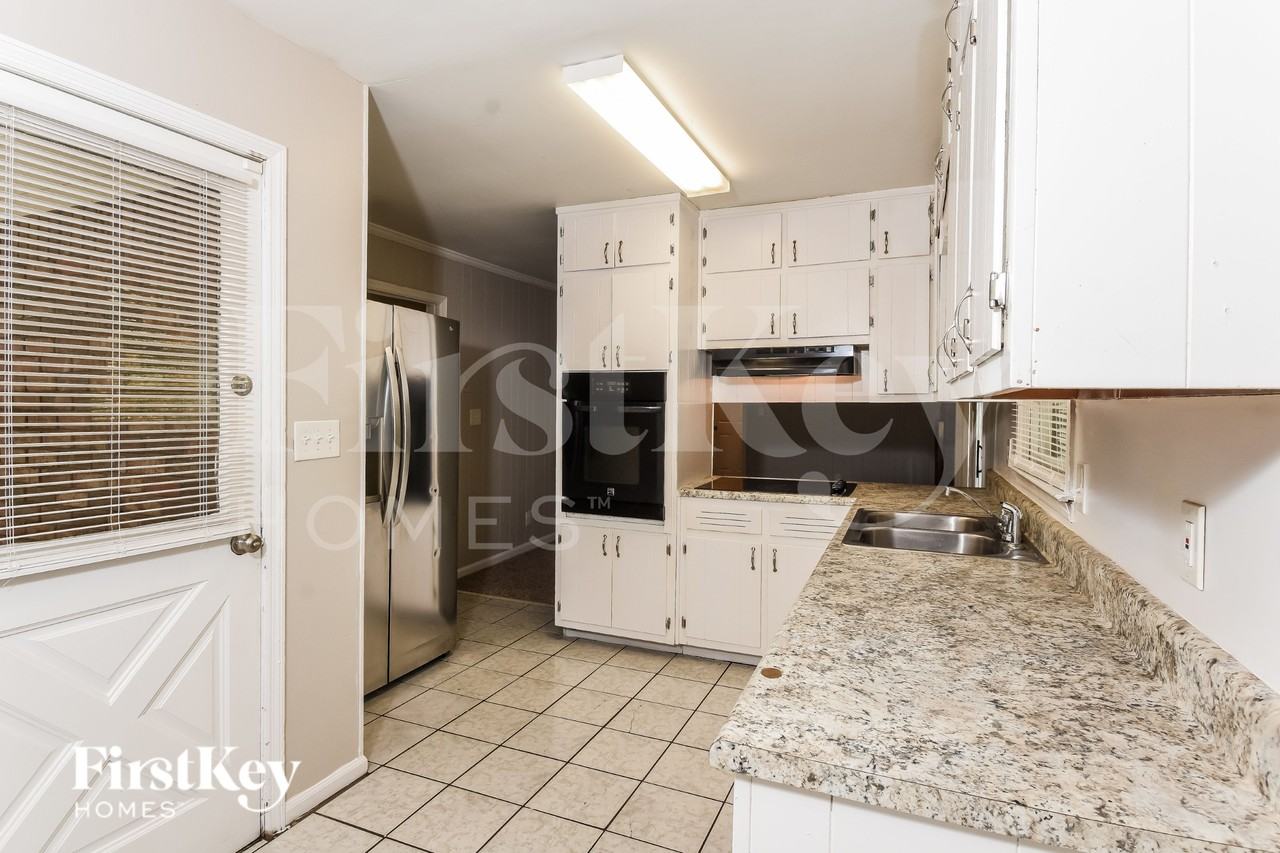 3605 Las Olas Dr - Photo 7 of 18