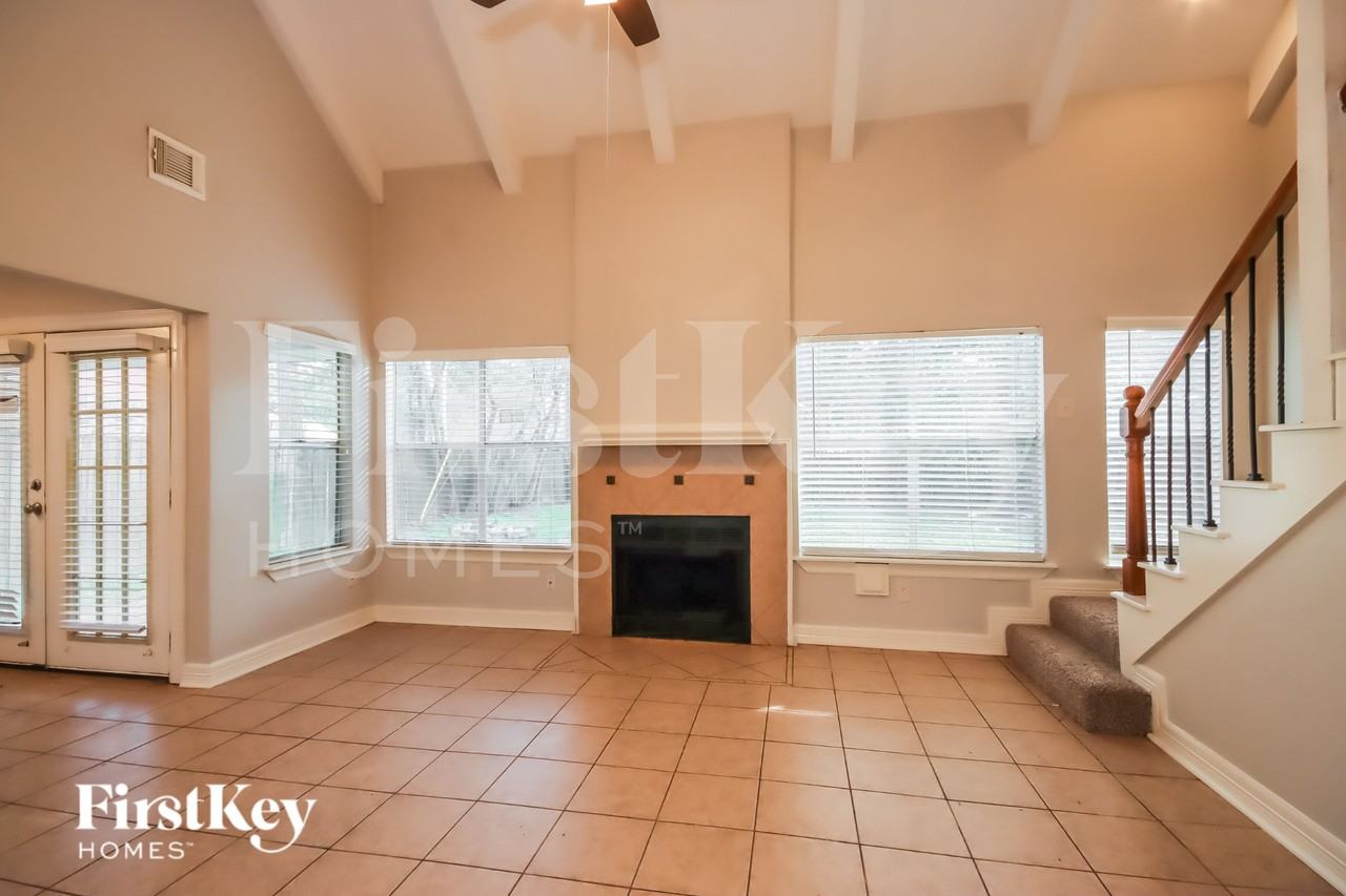 3210 Lake Stream Dr - Photo 3 of 18