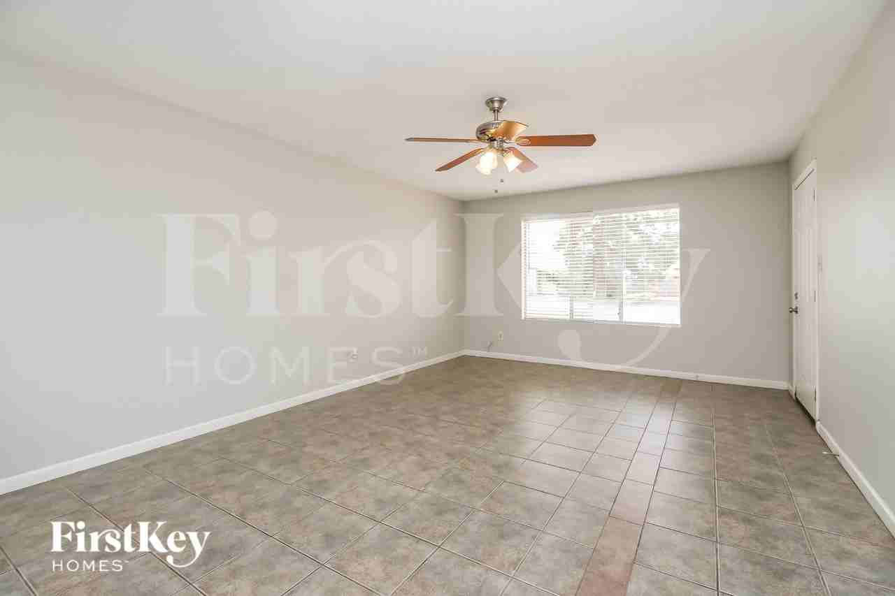 32 W Fairmont Dr - Photo 2 of 16