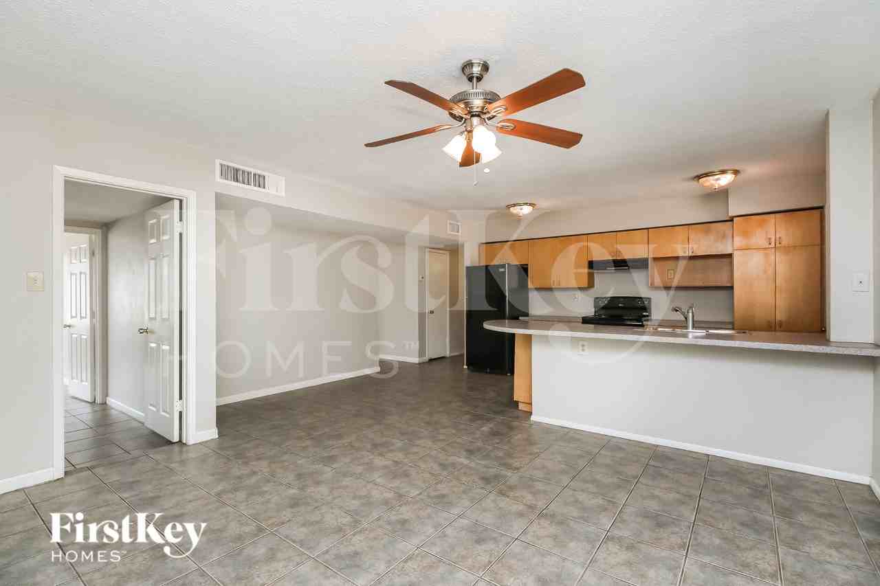 32 W Fairmont Dr - Photo 3 of 16