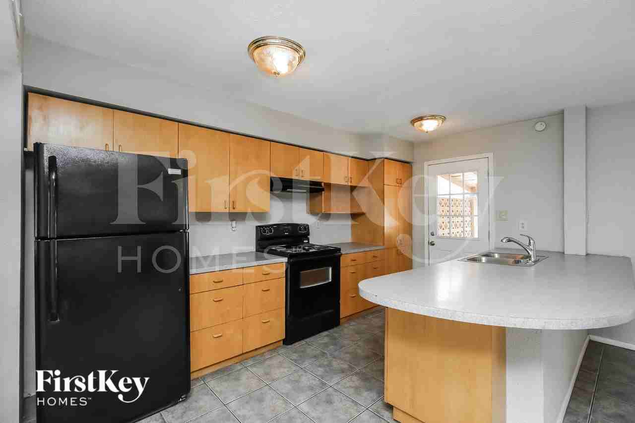 32 W Fairmont Dr - Photo 4 of 16