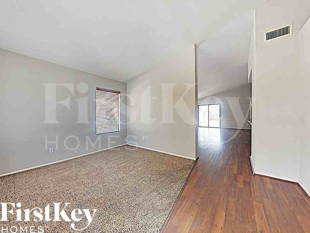3167 W Foothill Dr - Photo 2 of 16