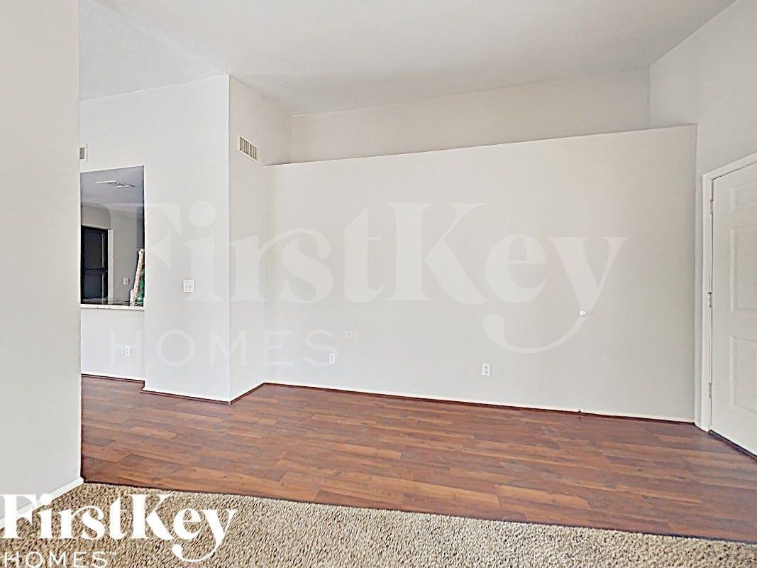 3167 W Foothill Dr - Photo 3 of 16