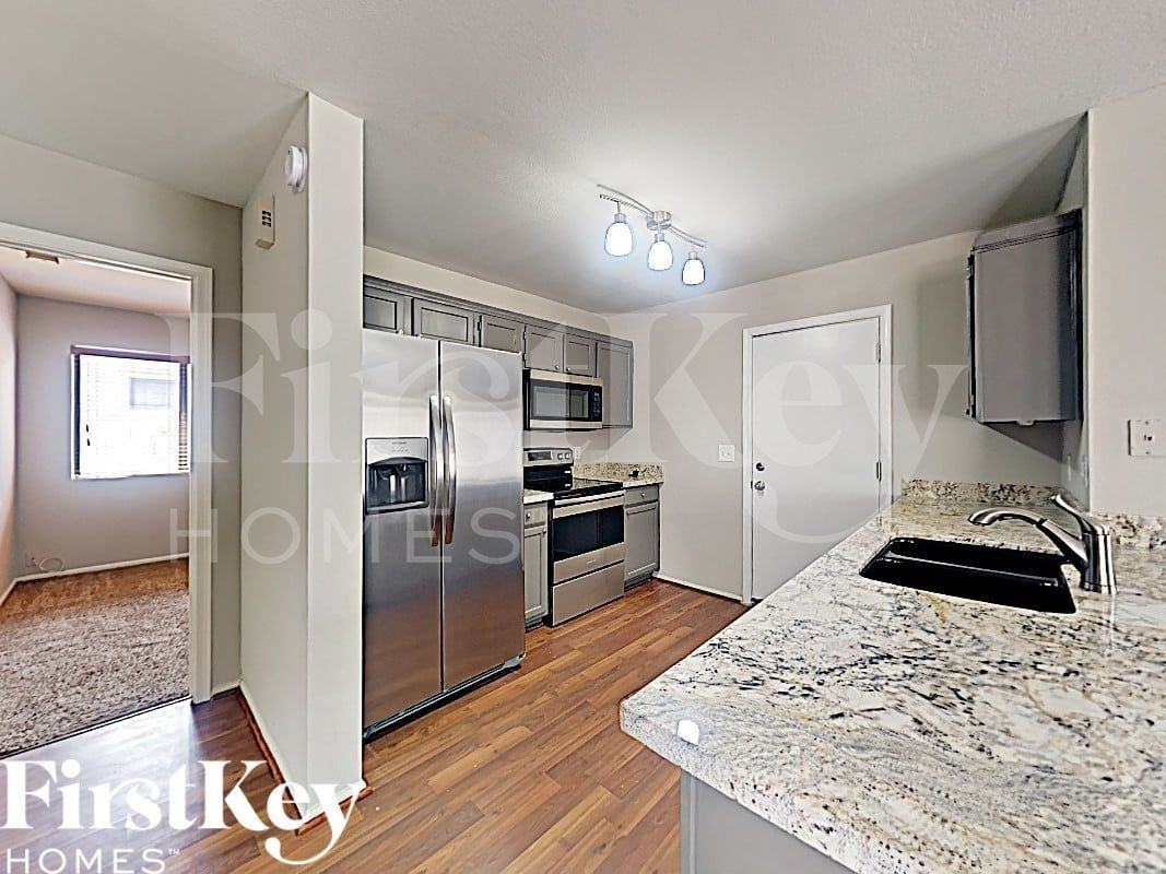 3167 W Foothill Dr - Photo 4 of 16