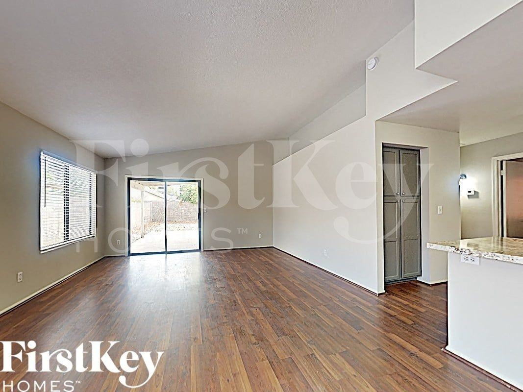 3167 W Foothill Dr - Photo 7 of 16
