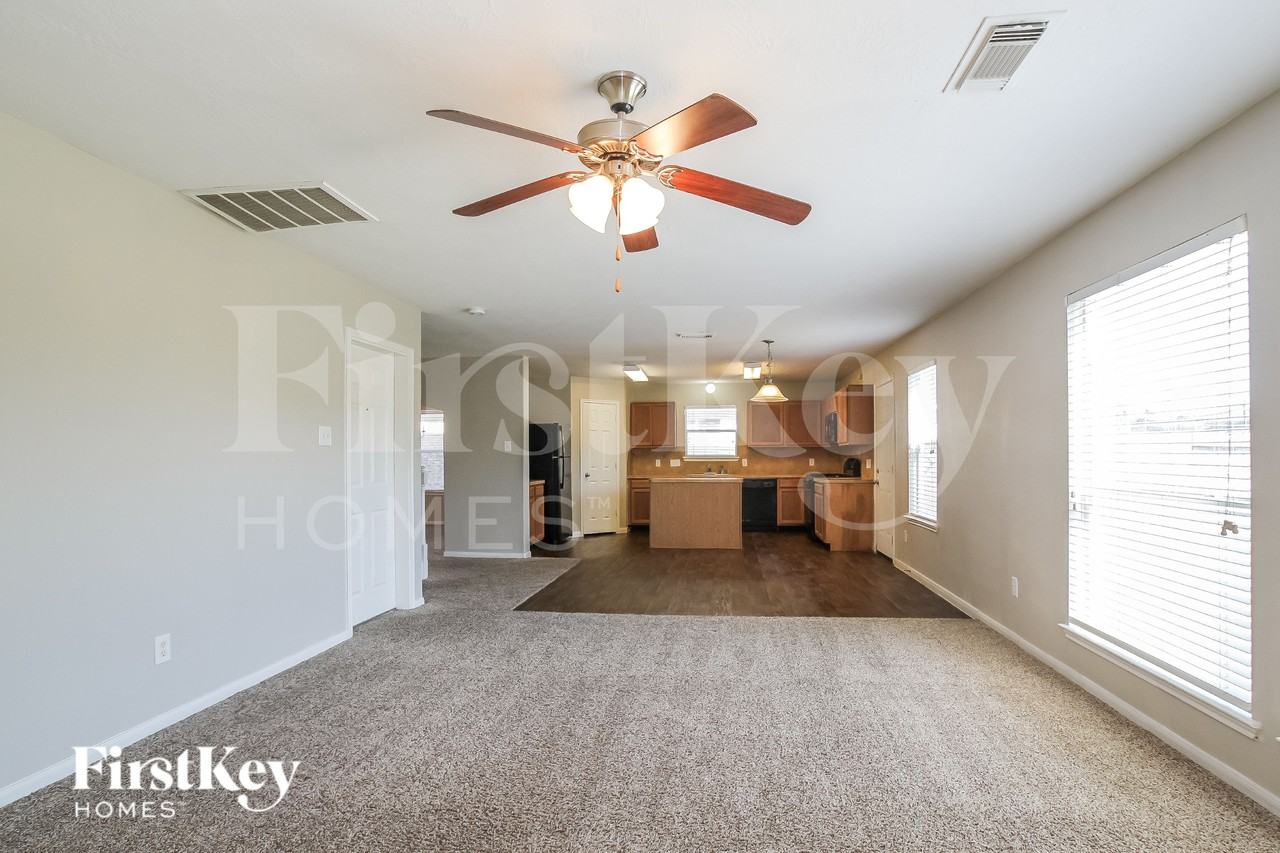 2811 Long Grove Ln - Photo 6 of 19