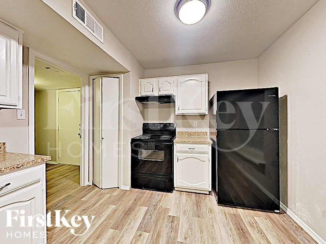 2805 Galemeadow Dr - Photo 3 of 17