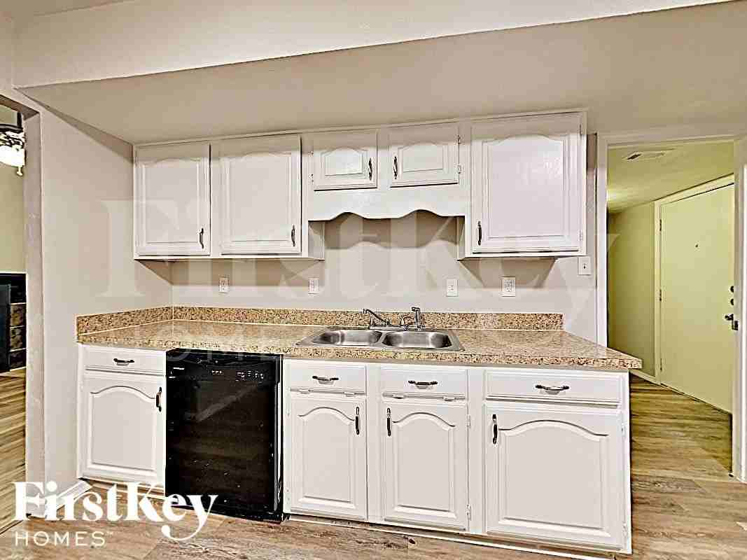 2805 Galemeadow Dr - Photo 4 of 17