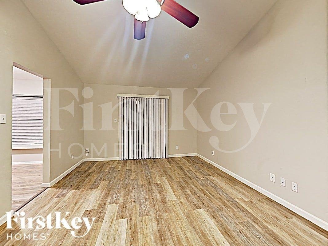 2805 Galemeadow Dr - Photo 5 of 17