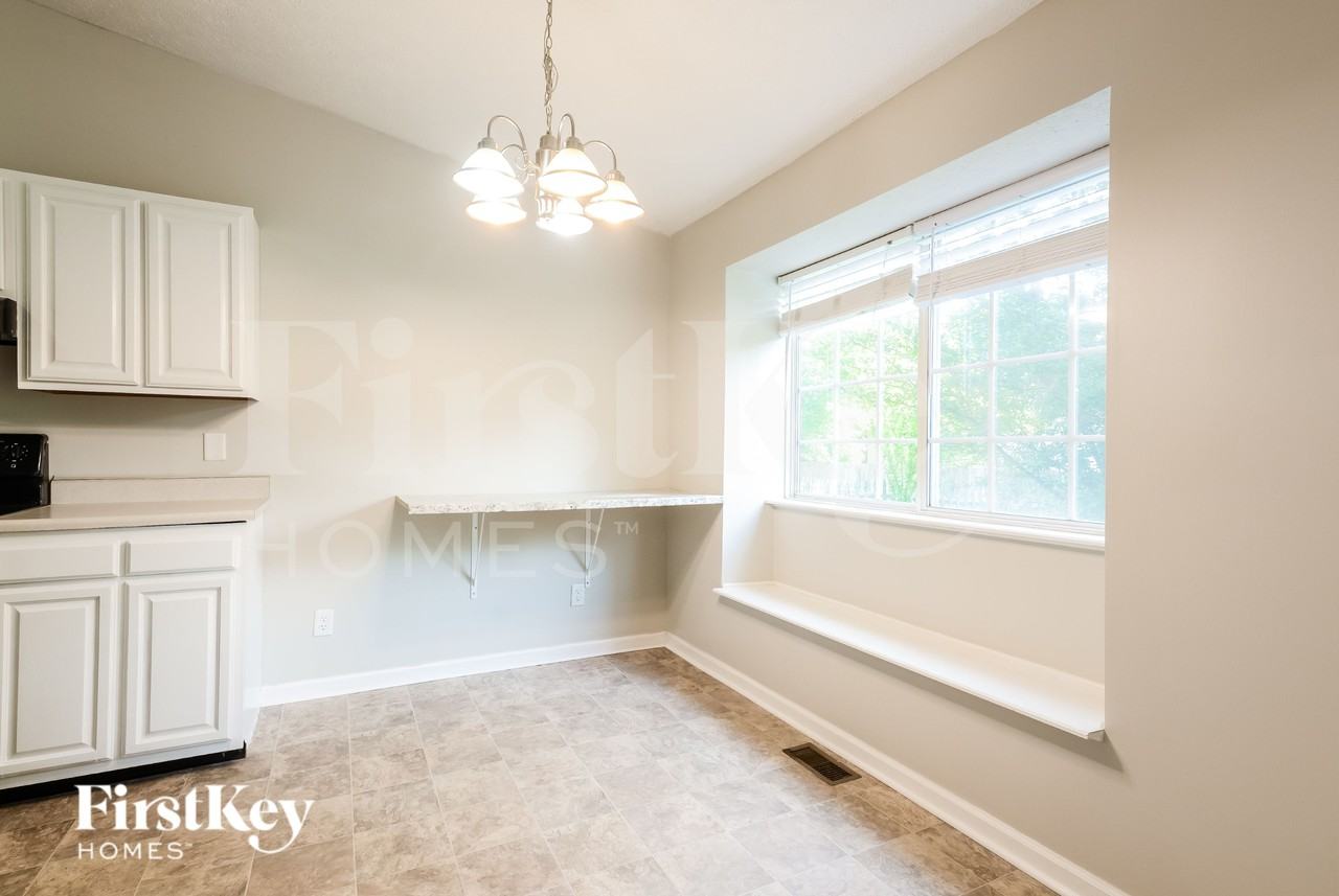 274 Meadow Glen Dr - Photo 4 of 16