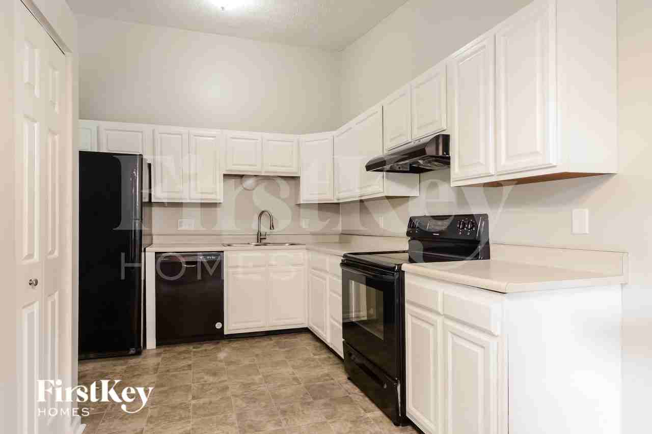 274 Meadow Glen Dr - Photo 5 of 16