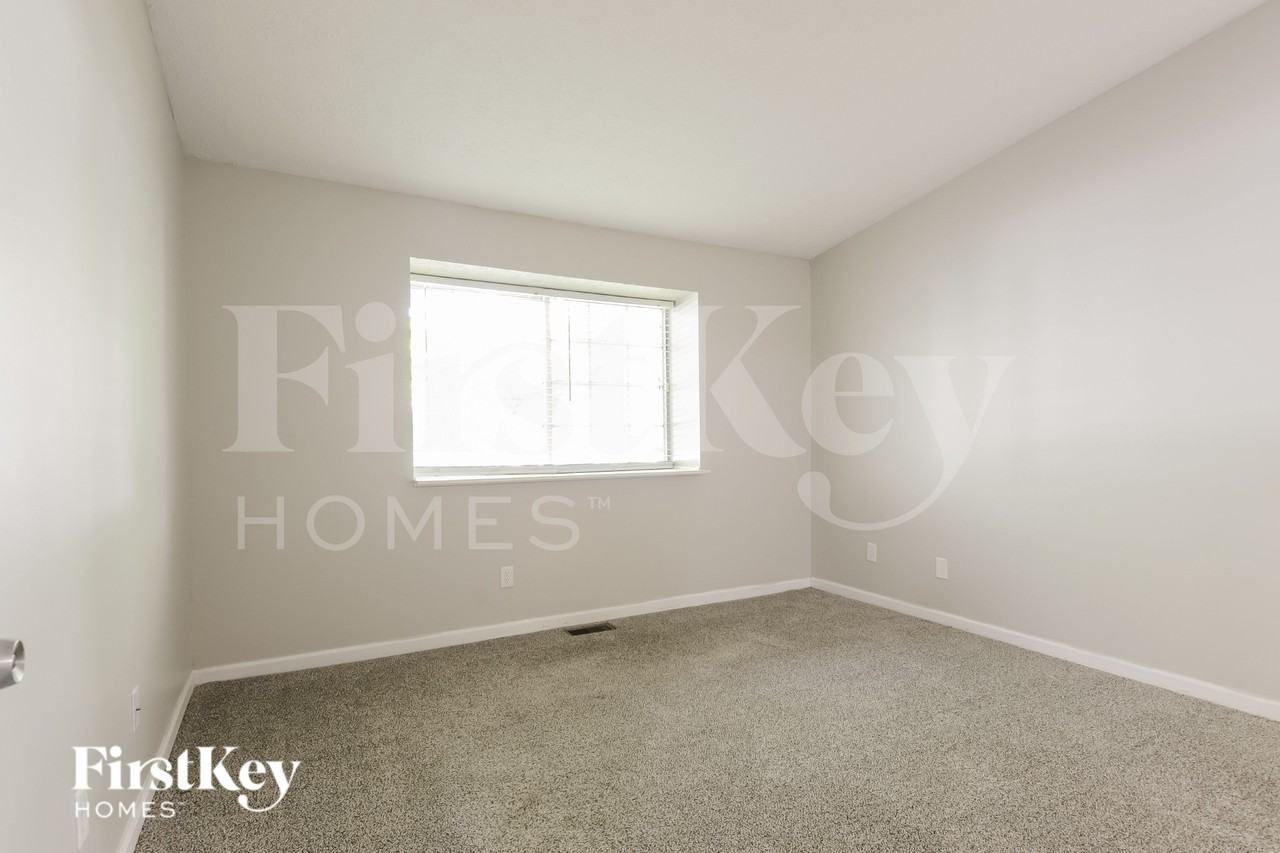 274 Meadow Glen Dr - Photo 7 of 16